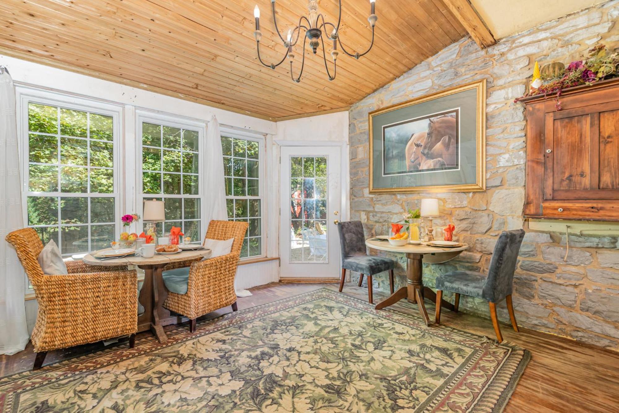Fallen Tree Farm Bed And Breakfast Carlisle Exterior photo