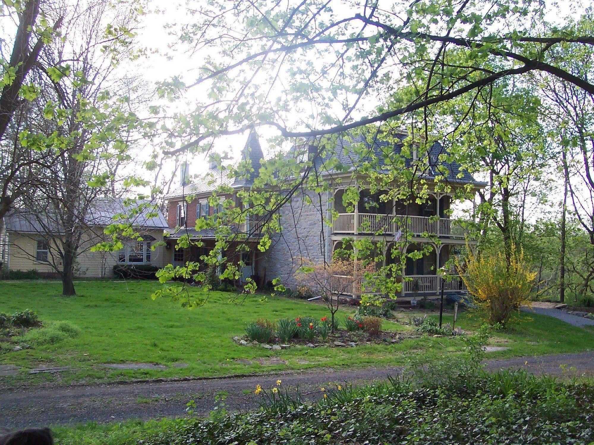 Fallen Tree Farm Bed And Breakfast Carlisle Exterior photo