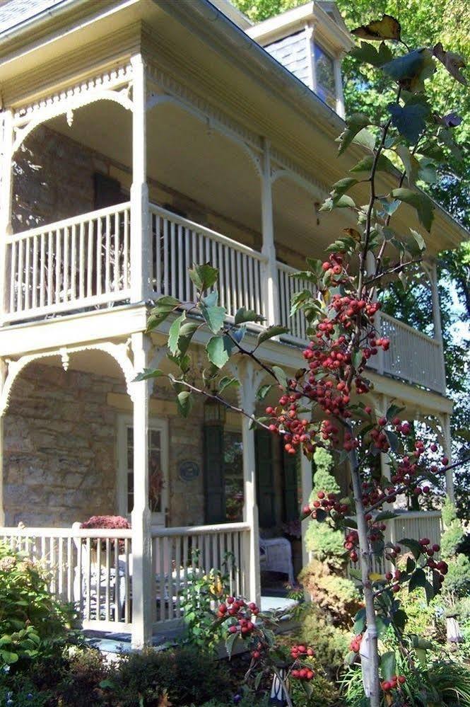 Fallen Tree Farm Bed And Breakfast Carlisle Exterior photo
