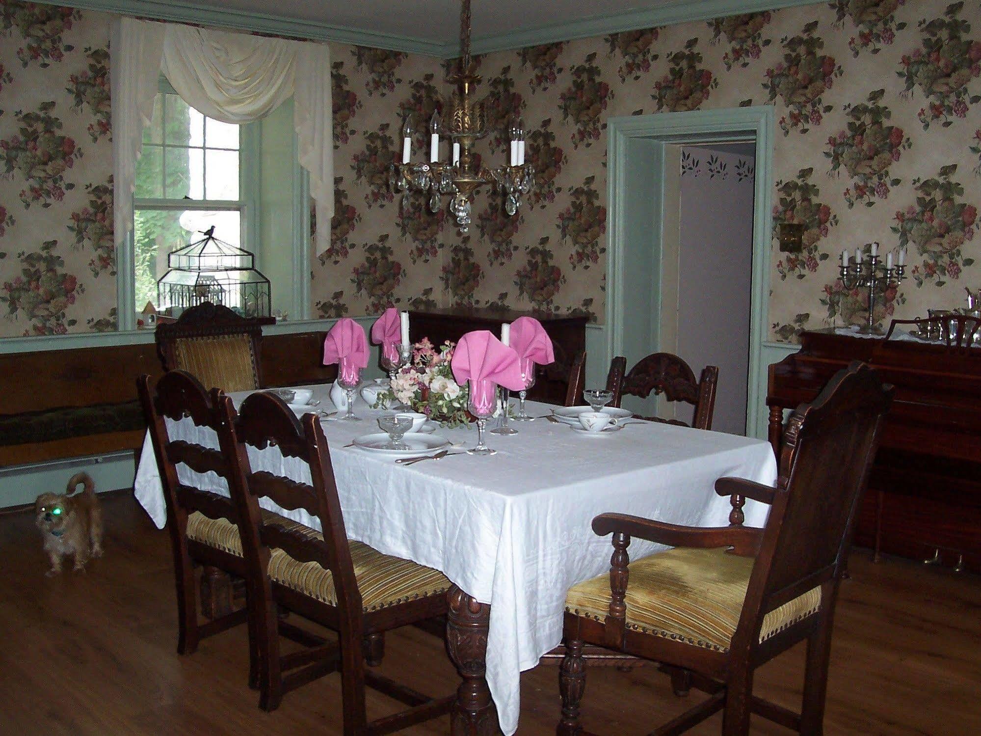 Fallen Tree Farm Bed And Breakfast Carlisle Exterior photo