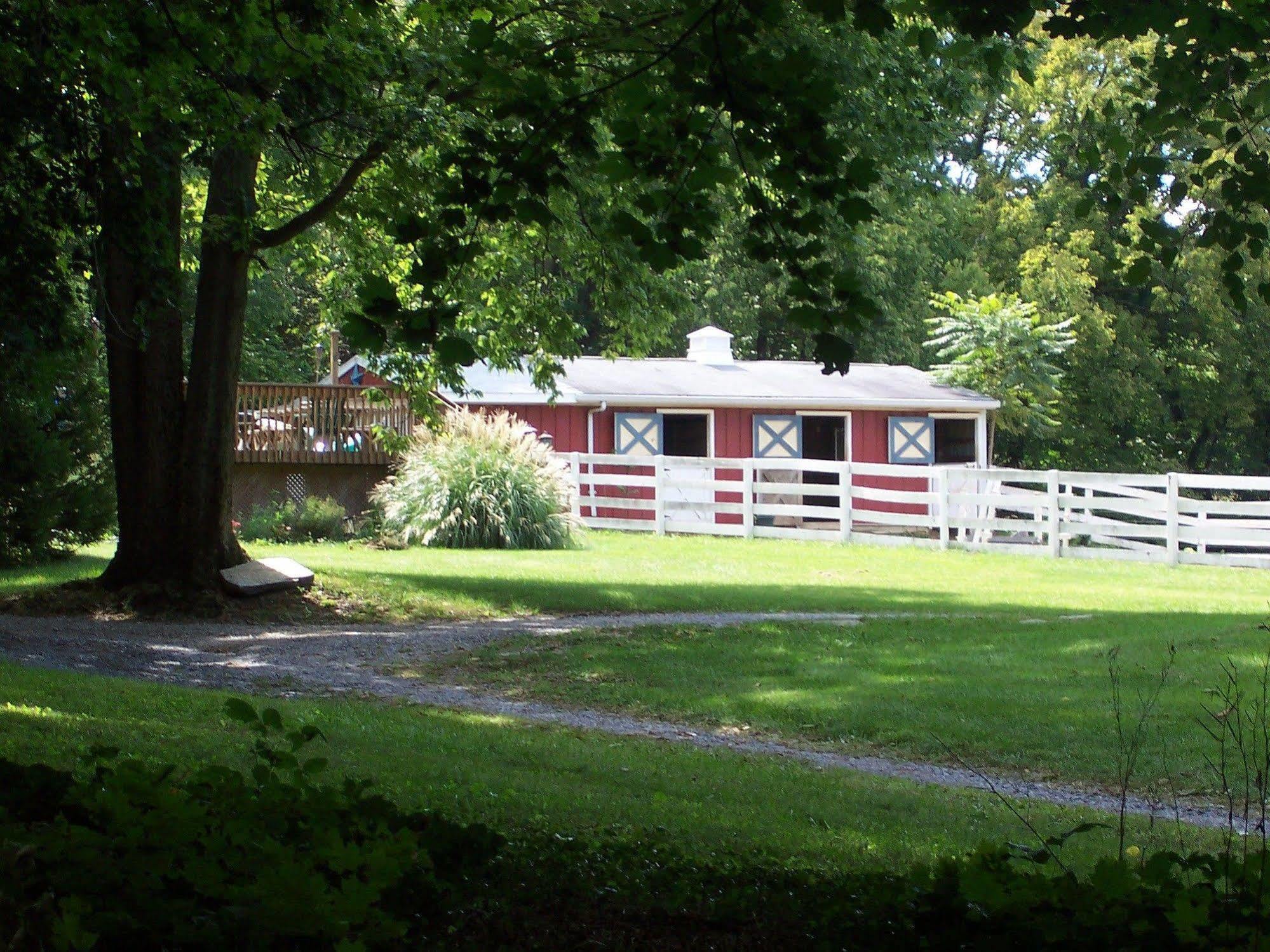 Fallen Tree Farm Bed And Breakfast Carlisle Exterior photo